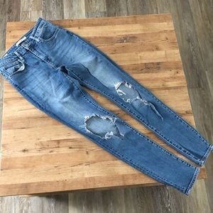 Levi’s High Rise Skinny Distressed 721
